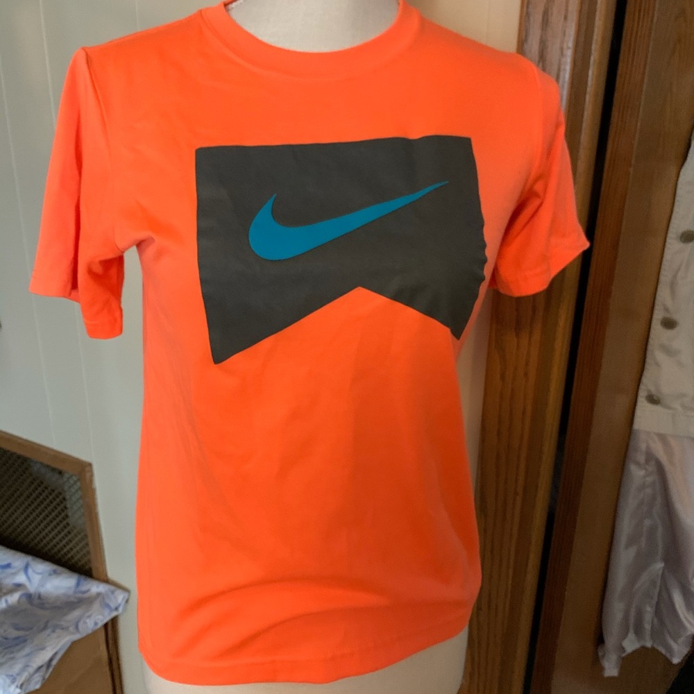Nike T-shirt